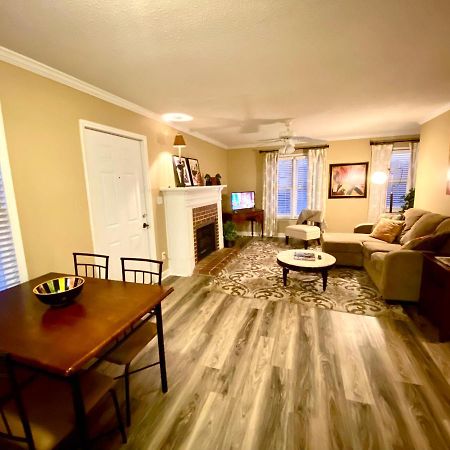 Trendy 2Bed 2 Bath Villa In The Village With King Bed Raleigh Exterior foto