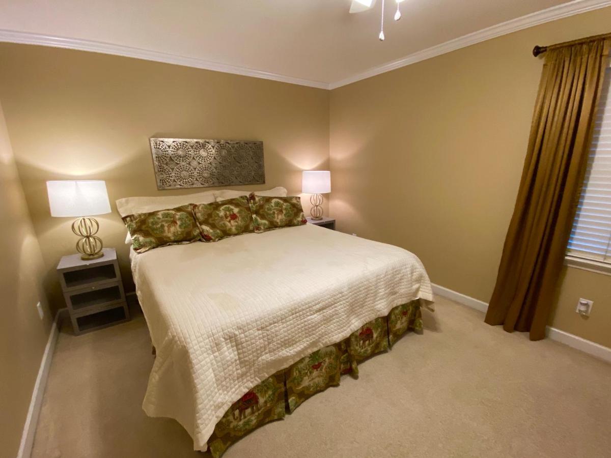 Trendy 2Bed 2 Bath Villa In The Village With King Bed Raleigh Exterior foto